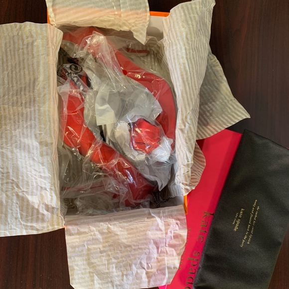 kate spade Clarice Red Satin 8.5M - Picture 4 of 5